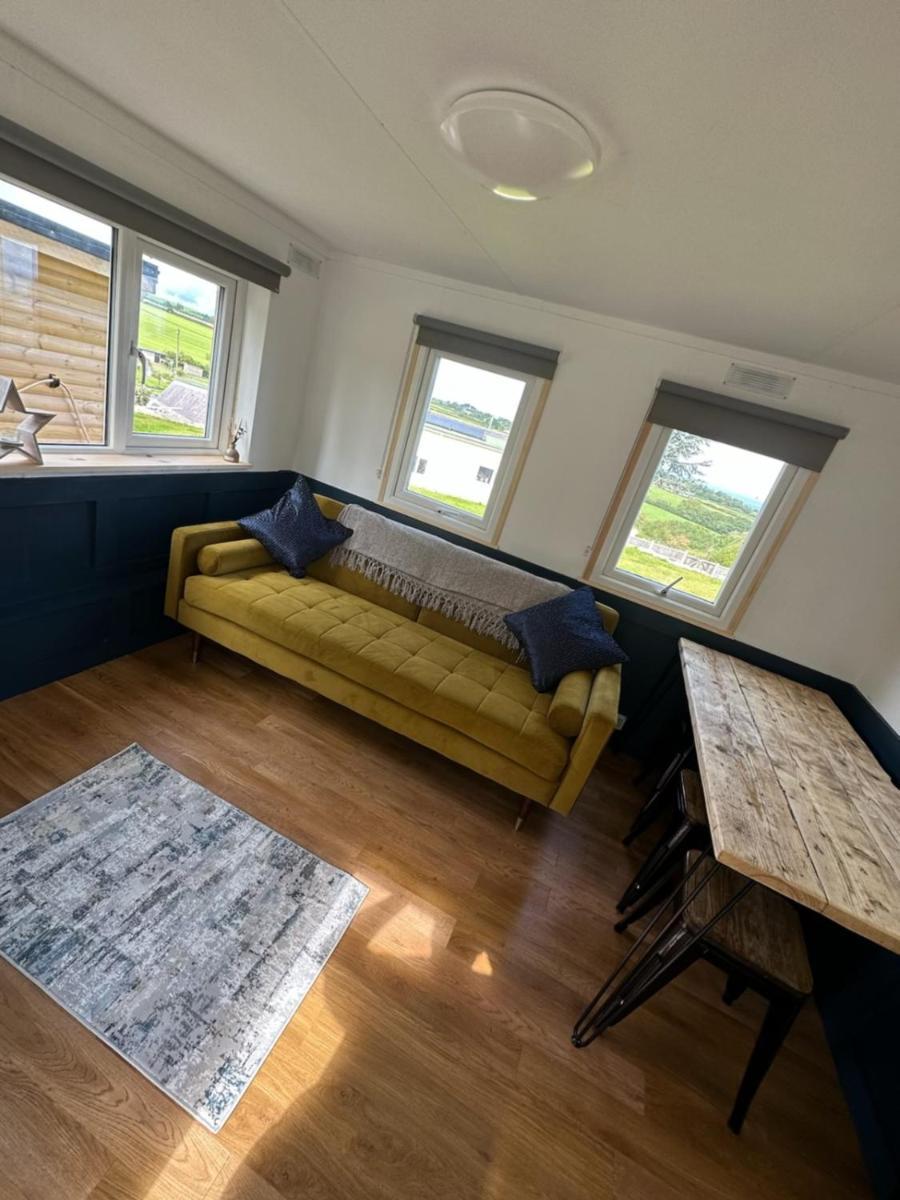מלון Llanasa Tracey'S Hideaway - With Hot Tub & Amazing Views מראה חיצוני תמונה
